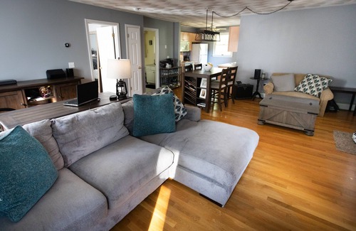 Saunderstown Apartment | Cute Apt 15 mins from Beaches and Newport!