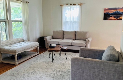 North Loop House | Cute Austin Bungalow - Short-Term Rental Opportunity