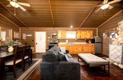 Cleora House | Cute Cabin Great for Family Getaways in Afton, Oklahoma