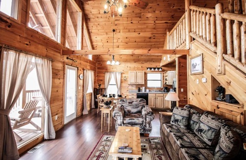 Caton Cabin | Cute Cabin w/hot tub, fire pit, pool table - close to PF/Gatlinburg!