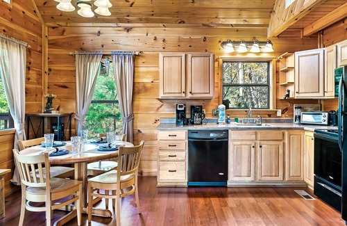 Caton Cabin | Cute Cabin w/hot tub, fire pit, pool table - close to PF/Gatlinburg!