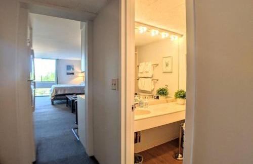 Weirs Beach Apartment | Cute Cedar Lodge Studio with Balcony & Lake Views!