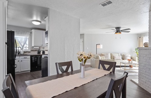 South Natomas House | cute comfy home w/relaxing lit gazebo minutes from downtown & airport