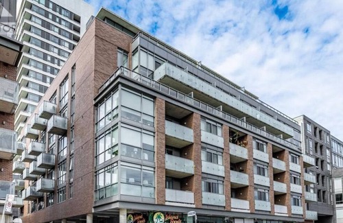Beaconsfield Village Condo | Cute condo in trendy Queen West