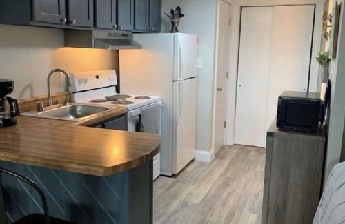 Huddleston Apartment | Cute condo with pool