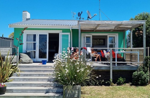 Mount Maunganui Cottage | Cute cottage on Mount beach front