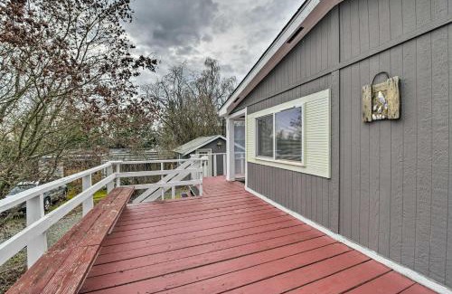 Poulsbo House | Cute Cottage with Deck Walk 115 Ft to Brewery and Cafe