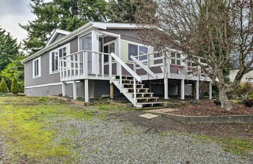 Poulsbo House | Cute Cottage with Deck Walk 115 Ft to Brewery and Cafe