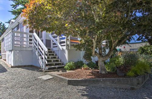 Poulsbo House | Cute Cottage with Deck Walk 115 Ft to Brewery and Cafe