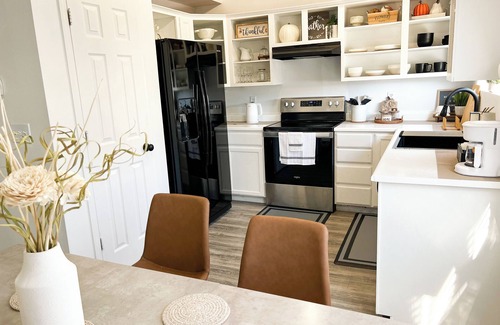 West Valley City House | Cute/Cozy 4-bedroom house West Valley City with games area