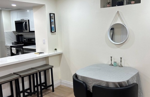 Lisgar Apartment | Cute & Cozy Basement Unit