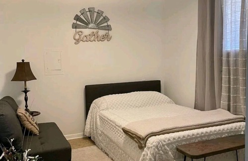 Pineville House | CUTE, COZY, COMFORTABLE, AND SUPER CONVENIENT!