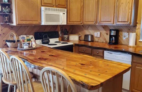 Groton Cottage | Cute, cozy cottage near lakes, rock climbing, restaurants, trails and fishing.