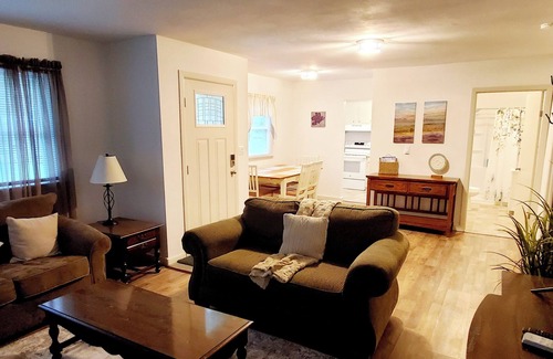 Hamilton House | CUTE & COZY