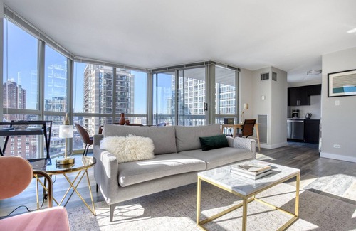 Rush and Division Apartment | Cute Gold Coast 2BR w/Outdoor Terrace, nr Beach & L, by Blueground