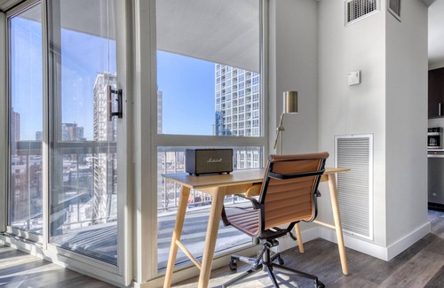 Rush and Division Apartment | Cute Gold Coast 2BR w/Outdoor Terrace, nr Beach & L, by Blueground
