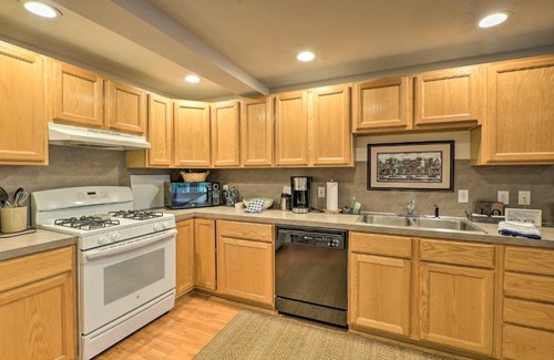 Grand Haven Apartment | Cute Grand Haven Apartment Walk Downtown Streets!