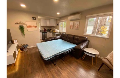 Grants Pass House | Cute Home with fully fenced yard Hot Tub and Fire Pit.