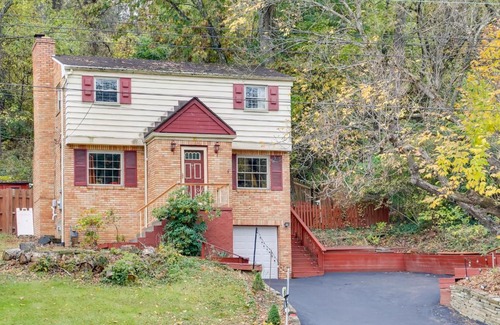 Mount Lebanon House | Cute Home with Patio about 7 Mi to Dtwn Pittsburgh