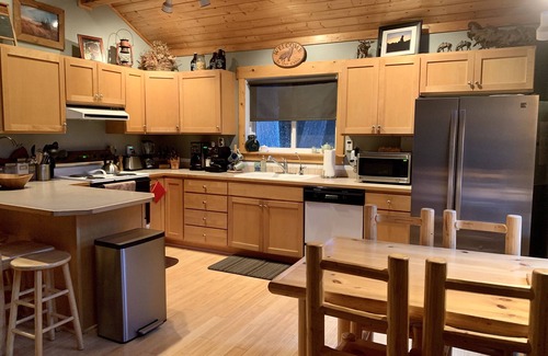 Roslyn Ridge Cabin | Cute Mountain Cabin Near Roslyn, Suncadia, Lk Cle Elum 2 Bedroom + Loft!