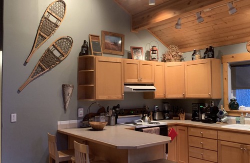 Roslyn Ridge Cabin | Cute Mountain Cabin Near Roslyn, Suncadia, Lk Cle Elum 2 Bedroom + Loft!
