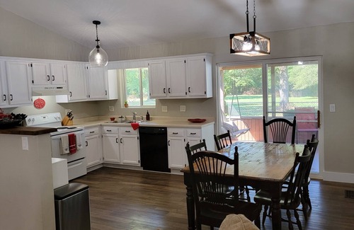 Rockville House | Cute, pet-friendly home in quiet neighborhood. Close to state parks & downtown.
