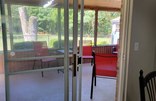 Rockville House | Cute, pet-friendly home in quiet neighborhood. Close to state parks & downtown.