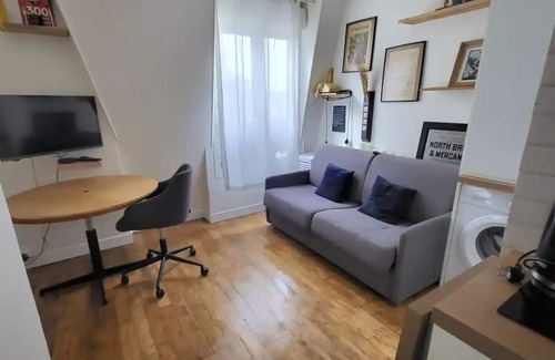 Quartier Saint-Ambroise Apartment | Cute studio with a view Paris Saint Ambroise