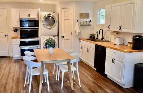 Cedar Falls House | Cute tiny home with everything you need!