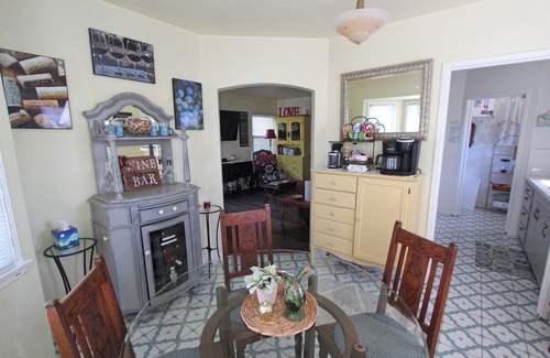 Lompoc House | Cute Wine Country Cottage with big back yard for entertaining