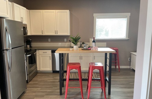 Larkspur Apartment | Cutest 1 bedroom loft apartment close to downtown!