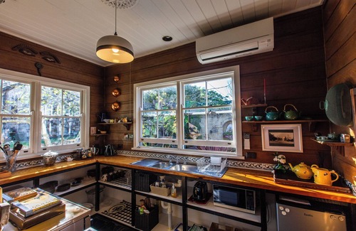 Milton House | Cutest Cottage in heart of Milton - Queen Bee (and dog friendly too!)