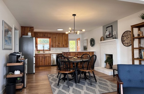 Dadeville House | Cutest place on the lake!