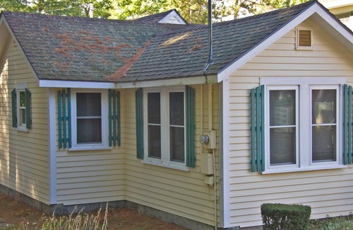 Gilford Cottage | cutie Lakefront Cottage with private beach