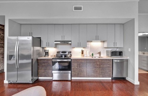 Downtown Louisville Apartment | CW Downtown 1 BR King Heart of Whiskey Row 301