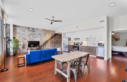 Downtown Louisville Apartment | CW | Downtown 1 BR | King | Heart of Whiskey Row