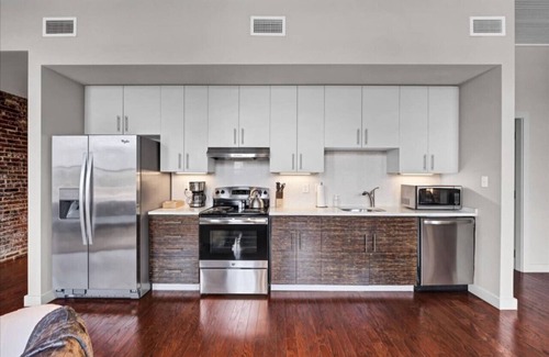 Downtown Louisville Apartment | CW | Downtown 1 BR | King | Heart of Whiskey Row