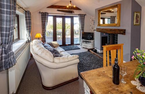 Builth Wells House | Cwm Derw Cottage
