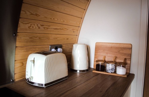 Newcastle-on-Clun Cottage | Cwm Hapus - Glamping Pod with Hot Tub Sleeping 4 guests, Pet Friendly