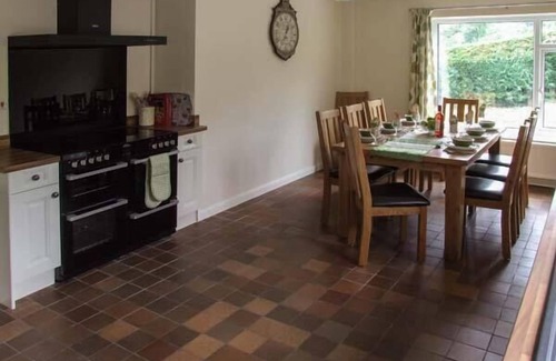 Knighton Cottage | CWMGILLA FARM, pet friendly, luxury holiday cottage in Knighton
