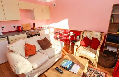 Banc-y-felin Cottage | CWTCH COWIN, pet friendly, country holiday cottage in Bancyfelin