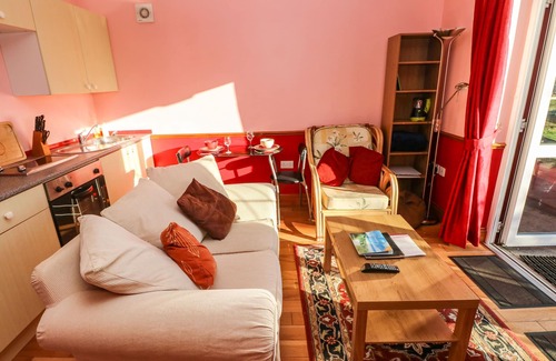 Banc-y-felin Cottage | CWTCH COWIN, pet friendly, country holiday cottage in Bancyfelin