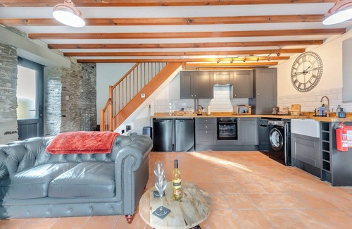 Cribyn Cottage | Cwtch Honey - UK49792