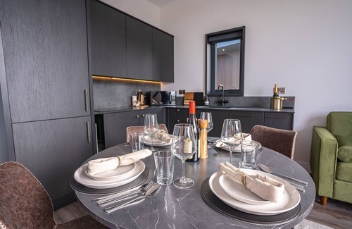 Llangefni Cottage | Cybi Lodge - sleeps 4 guests in 1 bedroom