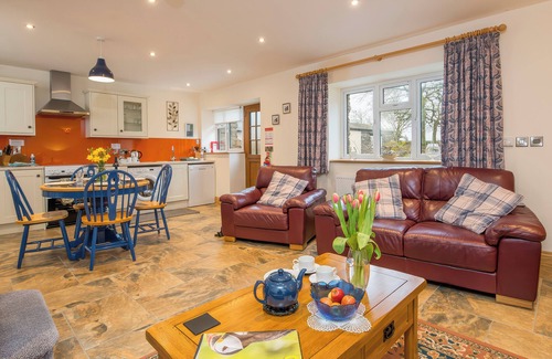 Abercych Cottage | CYCH COTTAGE, pet friendly, luxury holiday cottage in Cenarth