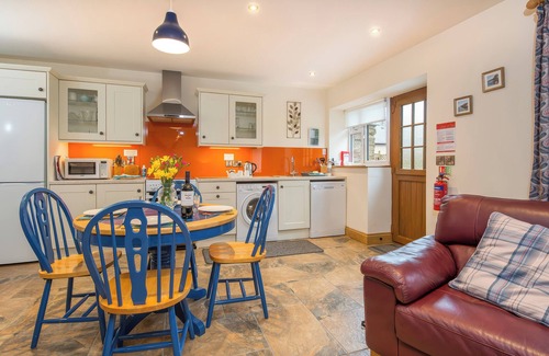 Abercych Cottage | CYCH COTTAGE, pet friendly, luxury holiday cottage in Cenarth