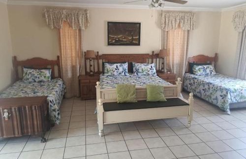 Broederstroom House | Cynthias Country Farm Stay 5 Bedroom
