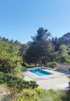 Le Barroux Bed & Breakfast | Cyprès du château
