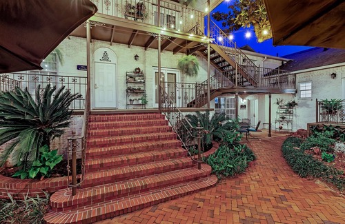 Fairhope Apartment | Cypress at Jubilee Suites Bed & Breakfast. 1K/1Q/1B