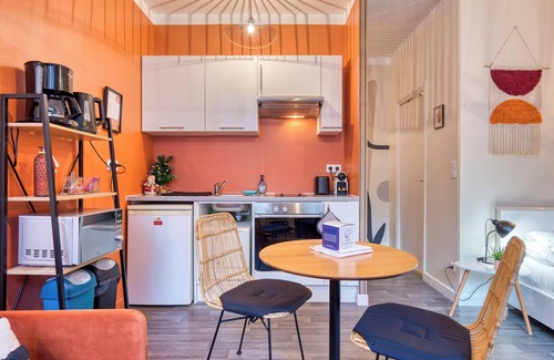 Gare-Jouvenet Apartment | Déborah, studio calme lit et place de parking